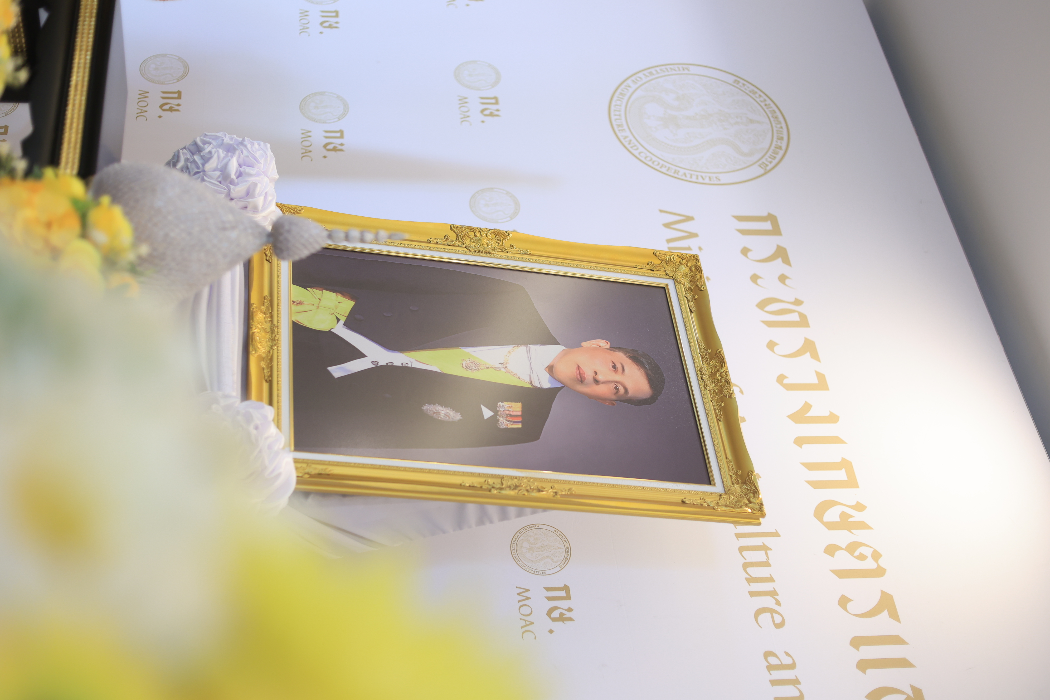 title - ส.ป.ก. ร่วมเฝ้ารับเสด็จฯ พระบาทสมเด็จพระเจ้าอยู่หัว และ สมเด็จพระนางเจ้า ฯ พระบรมราชินี เนื่องในโอกาสเสด็จพระราชดำเนินไปในการ พระราชพิธีเฉลิมพระชนมพรรษา 28 กรกฎาคม 2569